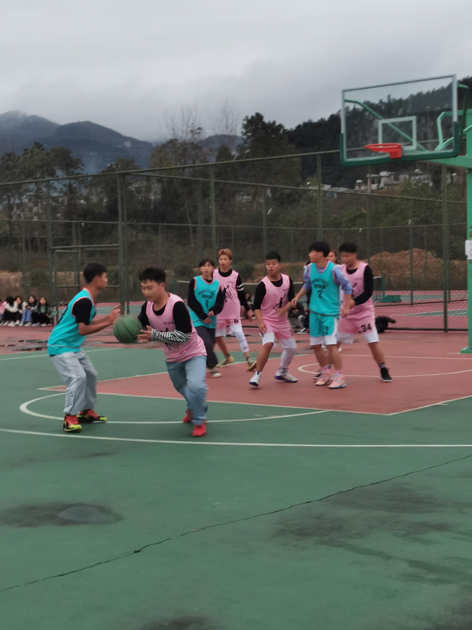 经济与管理学院—2020届篮球友谊赛打响(图3) 经济与管理学院—2020届篮球友谊赛打响(图3)