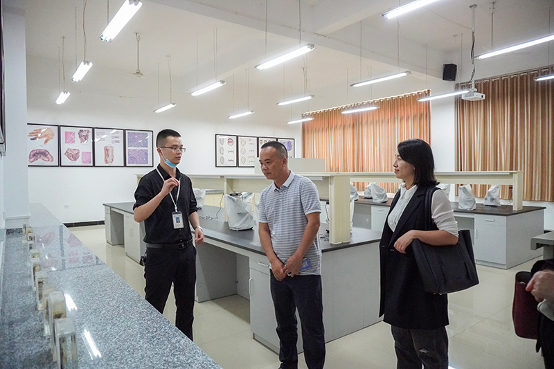 黎平县人民政府副县长邰光金率队到今年会jinnianhuicom实地考察(图1) 黎平县人民政府副县长邰光金率队到今年会jinnianhuicom实地考察(图1)