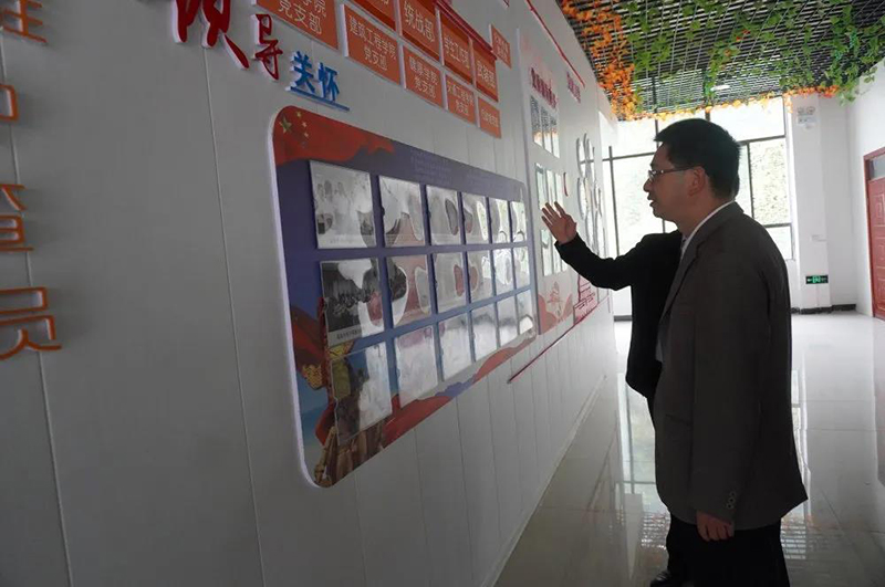 铜仁市委常委、组织部部长赵继红一行到今年会调研党建工作(图3) 铜仁市委常委、组织部部长赵继红一行到今年会调研党建工作(图3)