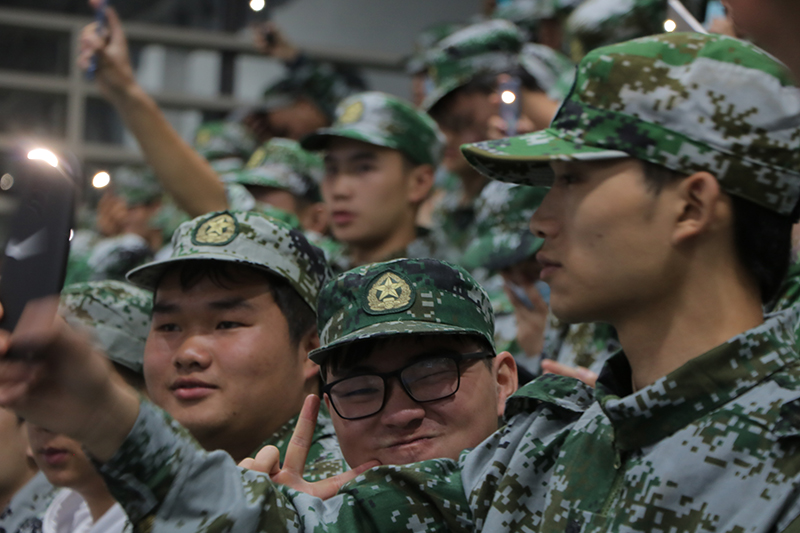 军训暖心事丨43名新同学的集体生日(图5) 军训暖心事丨43名新同学的集体生日(图5)