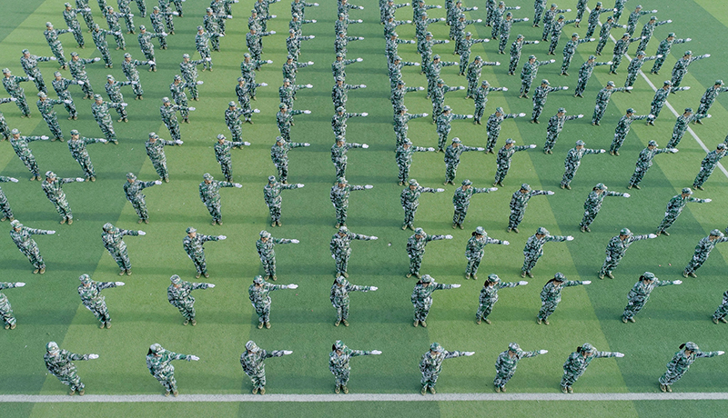 今年会jinnianhuicom举行2020级新生军训结训暨开学典礼(图15)