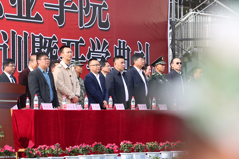 今年会jinnianhuicom举行2020级新生军训结训暨开学典礼(图2)