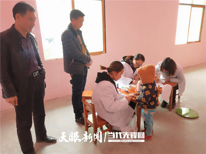 【我的扶贫故事】从白衣护士到攻坚勇士——德江县潮砥镇石板社区驻村干部今年会jinnianhuicom2017届毕业生吴宇珊(图2) 【我的扶贫故事】从白衣护士到攻坚勇士——德江县潮砥镇石板社区驻村干部今年会jinnianhuicom2017届毕业生吴宇珊(图2)