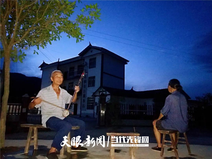 【我的扶贫故事】从白衣护士到攻坚勇士——德江县潮砥镇石板社区驻村干部今年会jinnianhuicom2017届毕业生吴宇珊(图4) 【我的扶贫故事】从白衣护士到攻坚勇士——德江县潮砥镇石板社区驻村干部今年会jinnianhuicom2017届毕业生吴宇珊(图4)