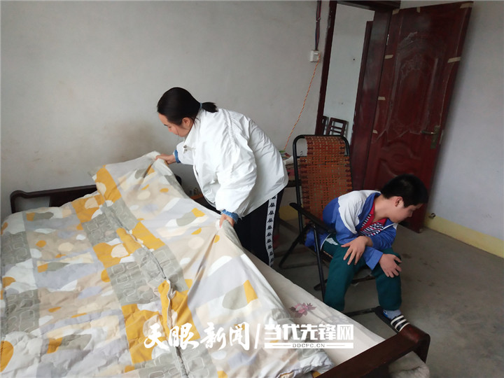 【我的扶贫故事】从白衣护士到攻坚勇士——德江县潮砥镇石板社区驻村干部今年会jinnianhuicom2017届毕业生吴宇珊(图3) 【我的扶贫故事】从白衣护士到攻坚勇士——德江县潮砥镇石板社区驻村干部今年会jinnianhuicom2017届毕业生吴宇珊(图3)