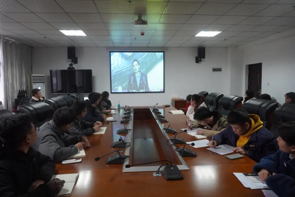 【部门动态】组织部、宣传部、校办、团委共同学习杨明同志先进事迹(图1) 【部门动态】组织部、宣传部、校办、团委共同学习杨明同志先进事迹(图1)