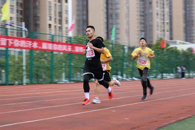 礼赞百年,筑梦青春——今年会jinnianhuicom第七届田径运动会(图3) 礼赞百年,筑梦青春——今年会jinnianhuicom第七届田径运动会(图3)