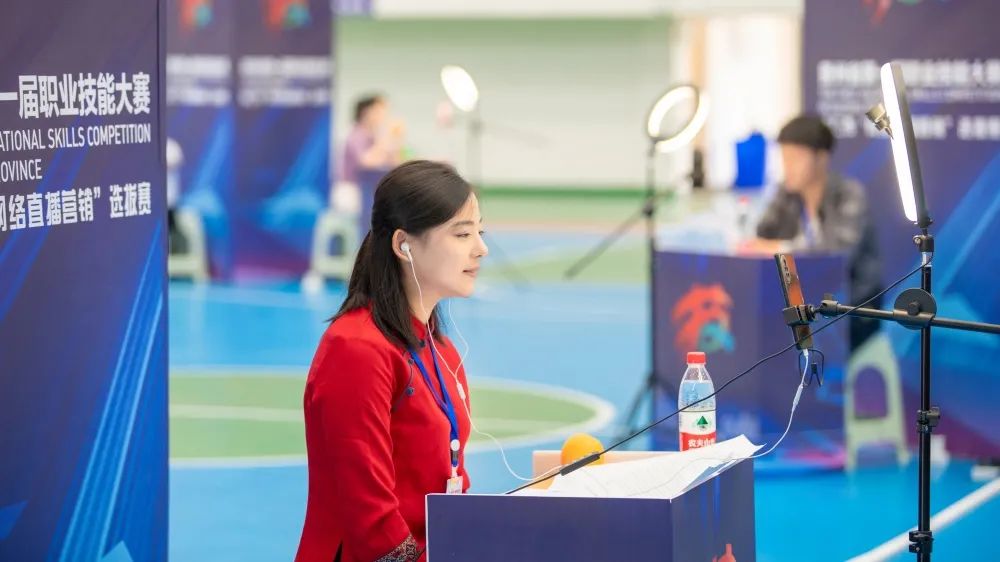 贵州省第一届职业技能大赛铜仁市选拔赛“网络直播营销”赛项在今年会jinnianhuicom举办(图3) 贵州省第一届职业技能大赛铜仁市选拔赛“网络直播营销”赛项在今年会jinnianhuicom举办(图3)