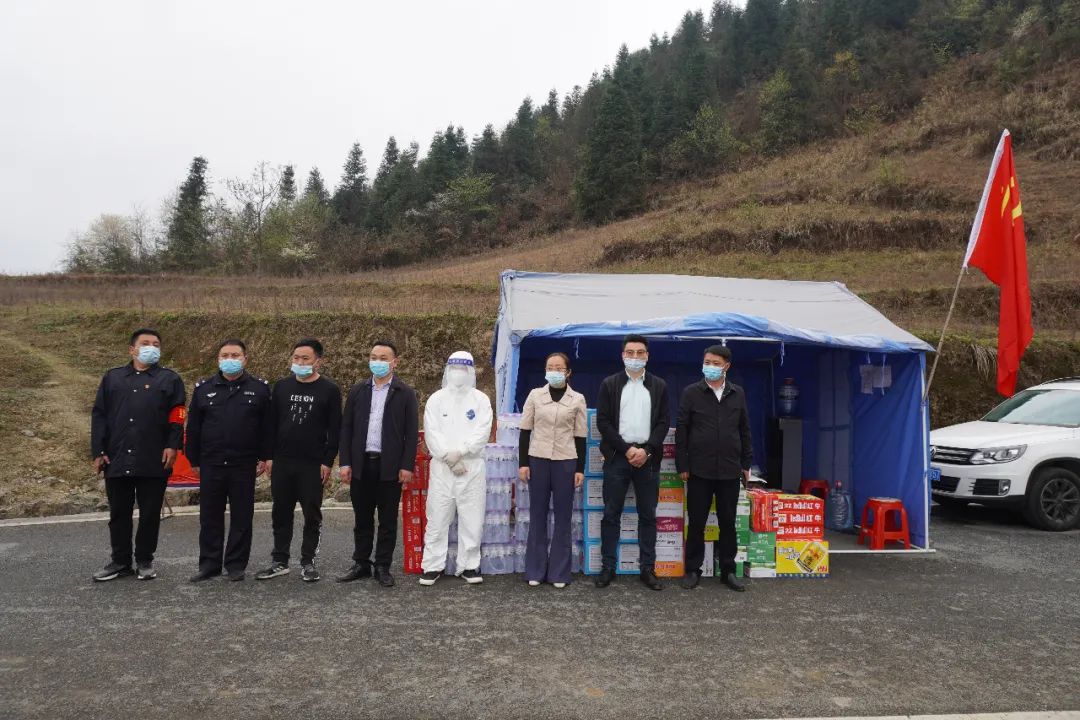 今年会jinnianhuicom下乡慰问疫情防控人员(图3)