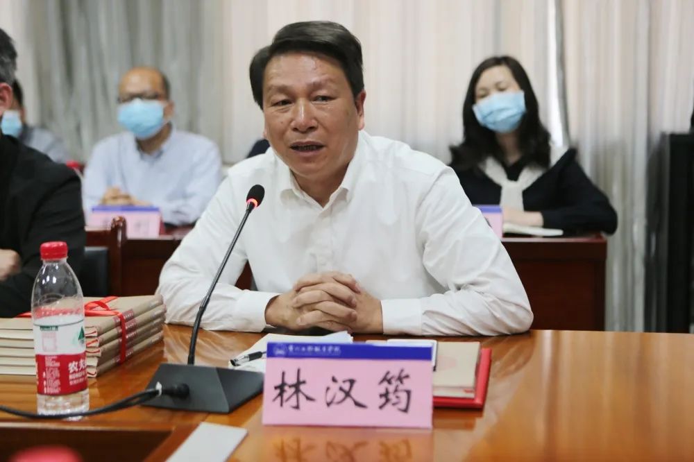 历史文化散文《岭南读碑记》新书研讨会在今年会jinnianhuicom举行(图4)