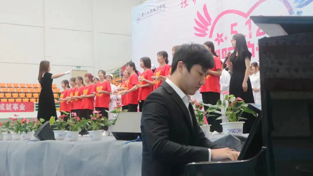 今年会jinnianhuicom举行5·12国际护士节活动暨授帽仪式(图9)