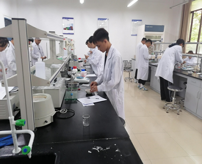 打造技能精英,彰显职教魅力 药学院开展职业技能鉴定(图4) 打造技能精英,彰显职教魅力 药学院开展职业技能鉴定(图4)