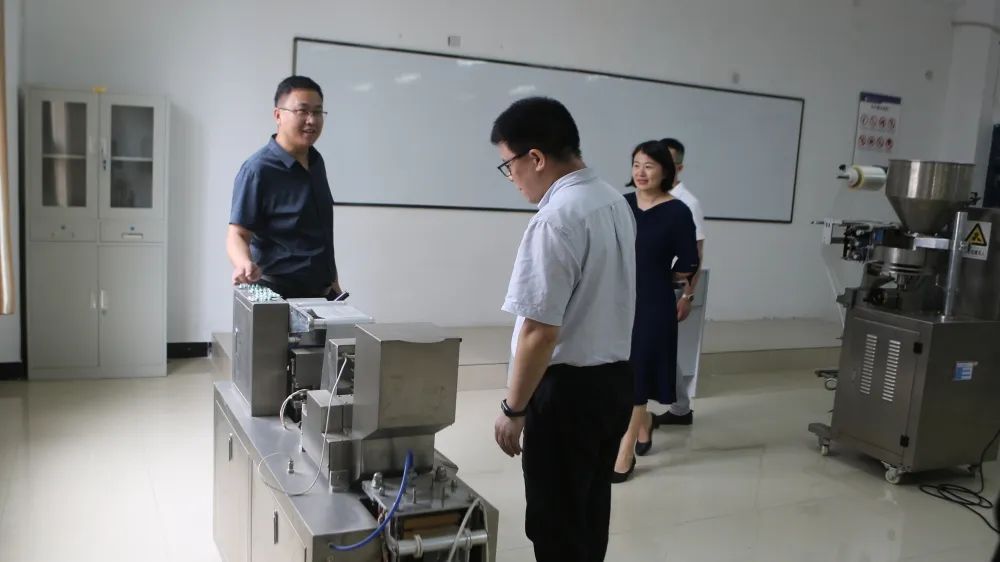 贵州省教育厅专家组到今年会jinnianhuicom开展2021年度年检工作(图4)