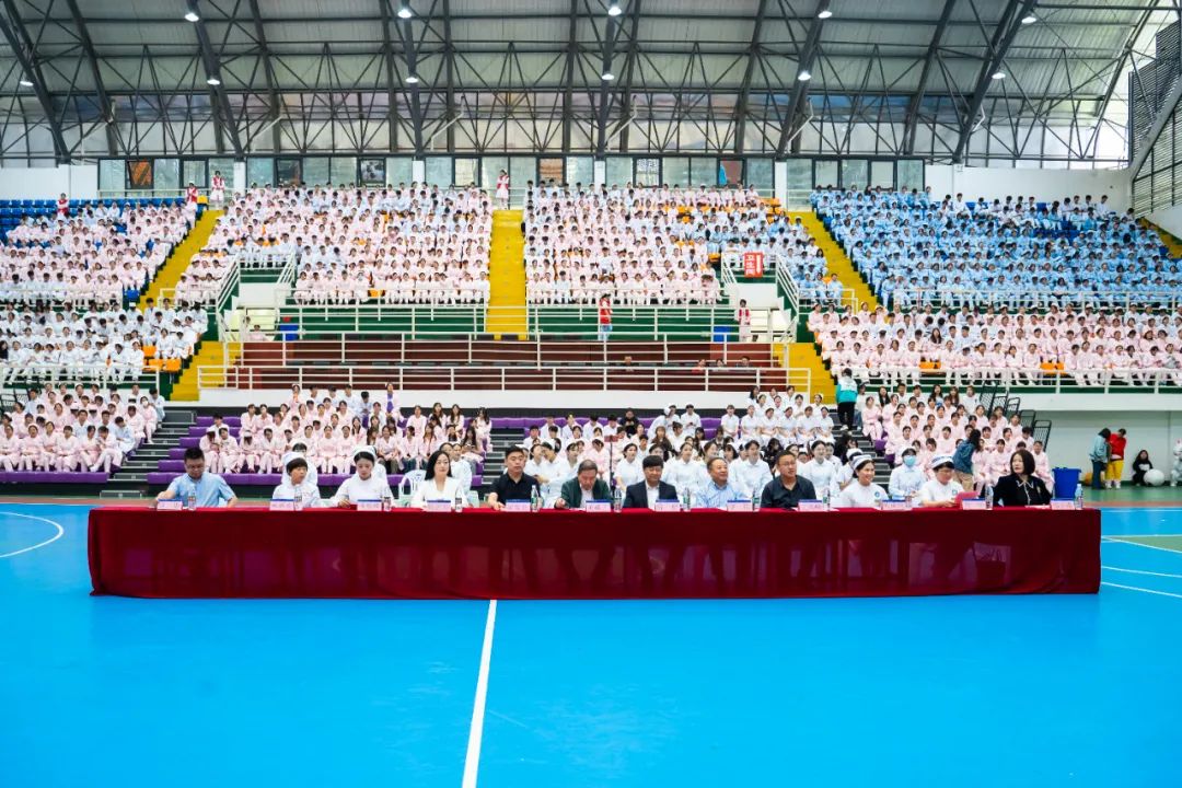 今年会举行“5·12”国际护士节活动暨授帽仪式(图1) 今年会举行“5·12”国际护士节活动暨授帽仪式(图1)