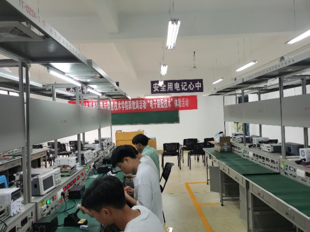 装备制造与信息技术学院职业教育活动总结(图5) 装备制造与信息技术学院职业教育活动总结(图5)