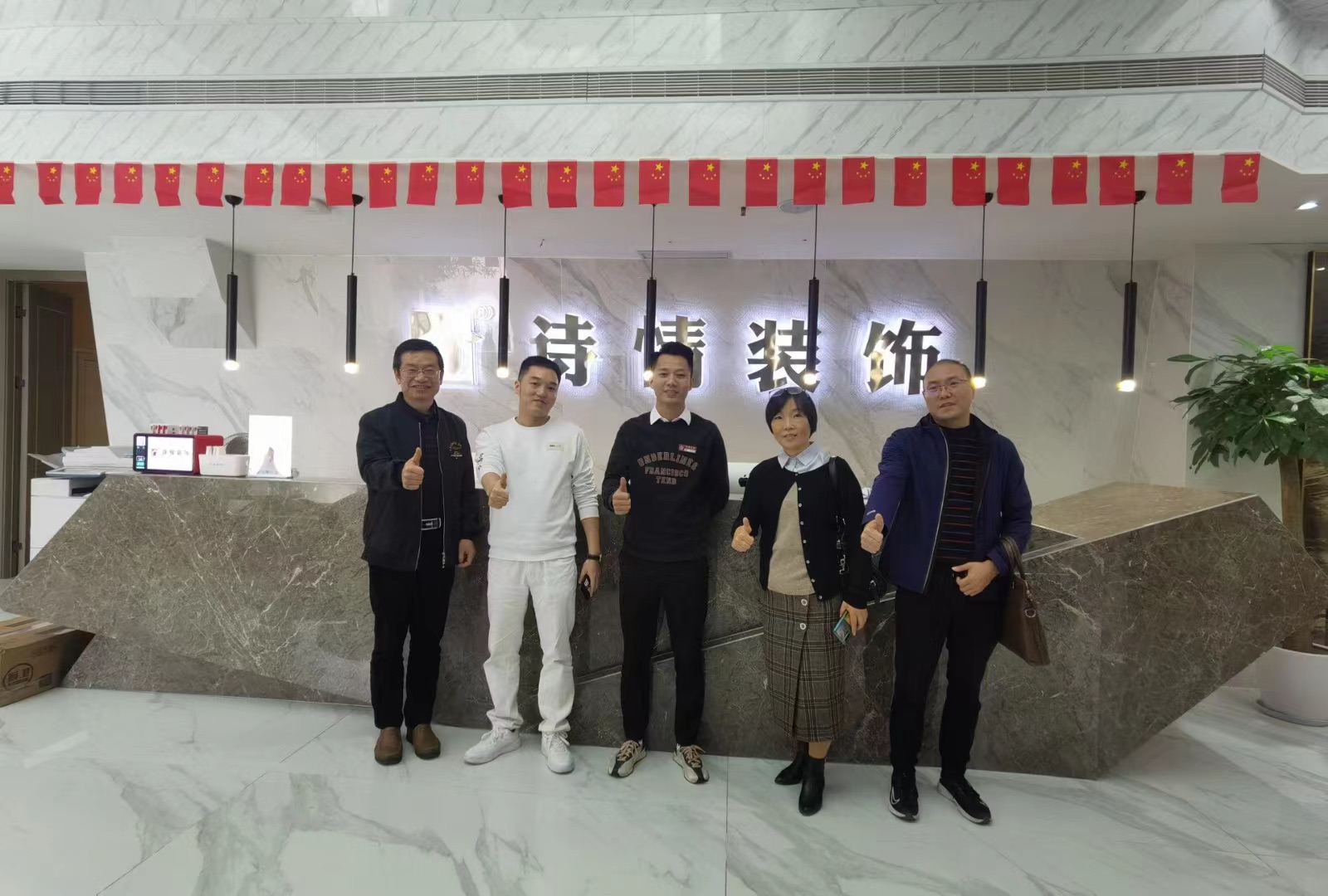 学院党支部书记安贵松一行赴重庆诗情装饰公司考察校企合作(图1)