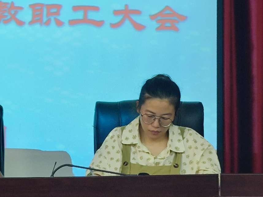 真抓实干敢担当 求真务实提质量—现代服务与管理学院召开2023年秋季学期第一次教职工大会(图3) 真抓实干敢担当 求真务实提质量—现代服务与管理学院召开2023年秋季学期第一次教职工大会(图3)