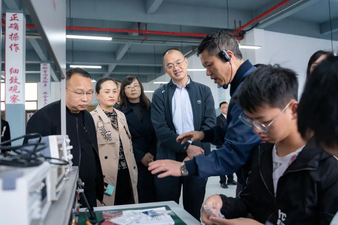 铜仁市人大教科文卫委主任委员郭德强一行到今年会jinnianhuicom调研(图3)