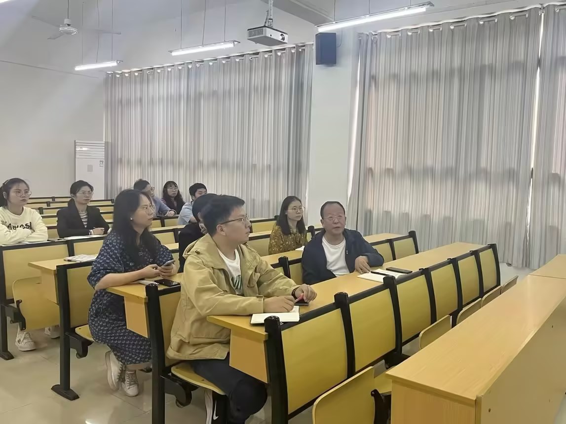 现代服务与管理学院2024级专业人才培养方案论证会(图1) 现代服务与管理学院2024级专业人才培养方案论证会(图1)