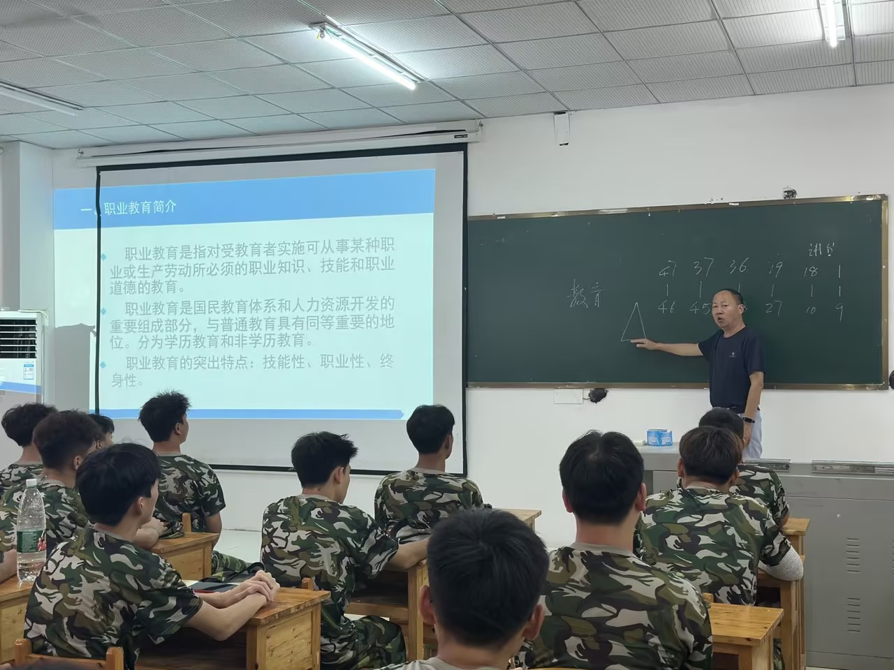 装备制造与信息技术学院成功举办2024年新生专业介绍会(图3) 装备制造与信息技术学院成功举办2024年新生专业介绍会(图3)