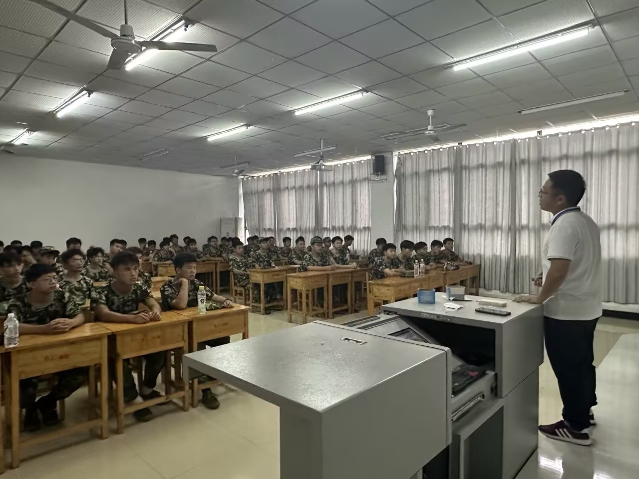 装备制造与信息技术学院成功举办2024年新生专业介绍会(图4) 装备制造与信息技术学院成功举办2024年新生专业介绍会(图4)