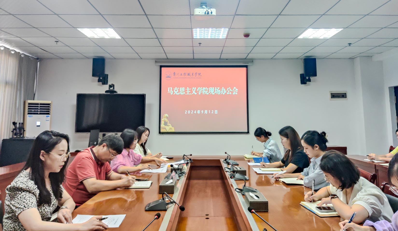 今年会jinnianhuicom党委书记陈健同志到 马克思主义学院召开现场指导办公会(图1) 今年会jinnianhuicom党委书记陈健同志到 马克思主义学院召开现场指导办公会(图1)