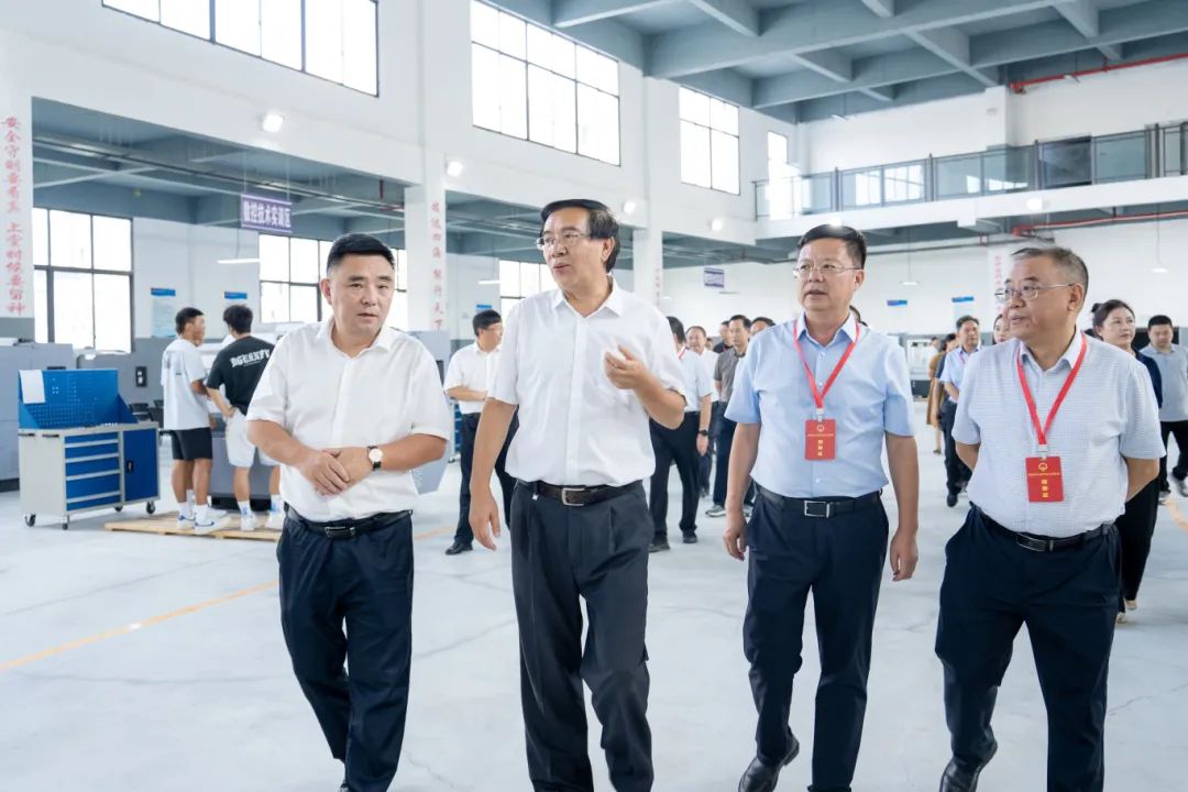 省十四届人大铜仁代表团代表到今年会jinnianhuicom集中视察调研(图2) 省十四届人大铜仁代表团代表到今年会jinnianhuicom集中视察调研(图2)