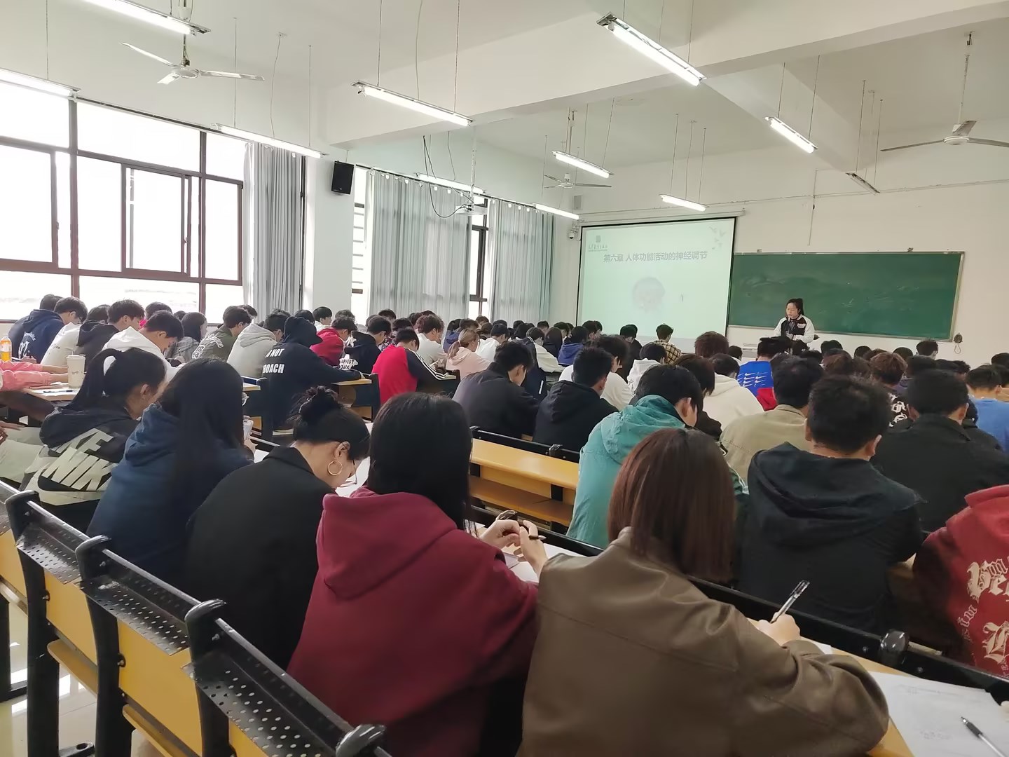 教学工作简报2024年秋季学期(第5期)(图1) 教学工作简报2024年秋季学期(第5期)(图1)
