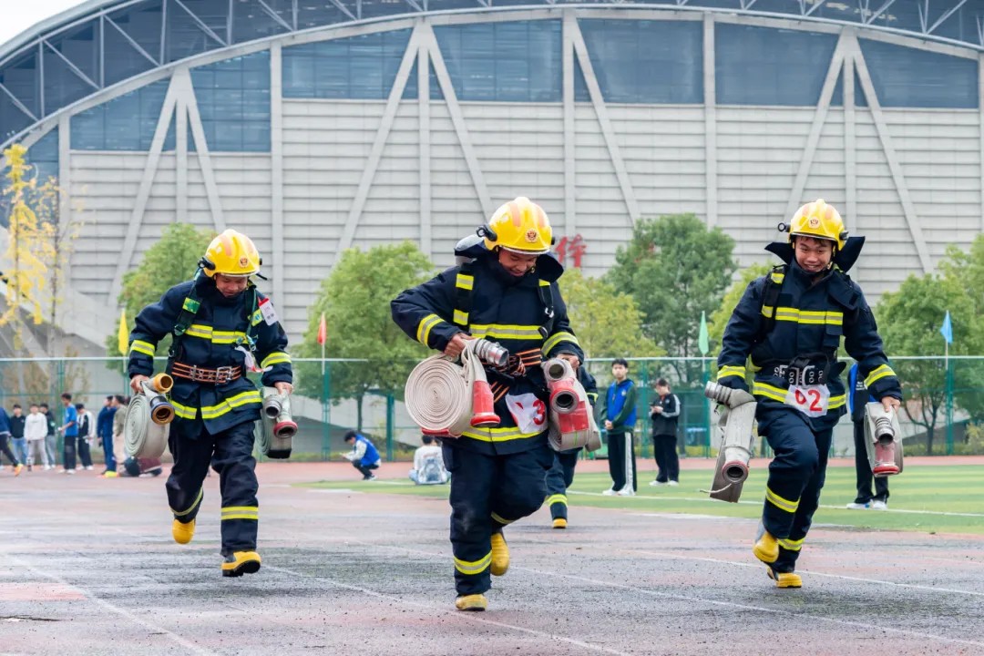 今年会jinnianhuicom举办德江县第三届大学生消防技能运动会(图8) 今年会jinnianhuicom举办德江县第三届大学生消防技能运动会(图8)