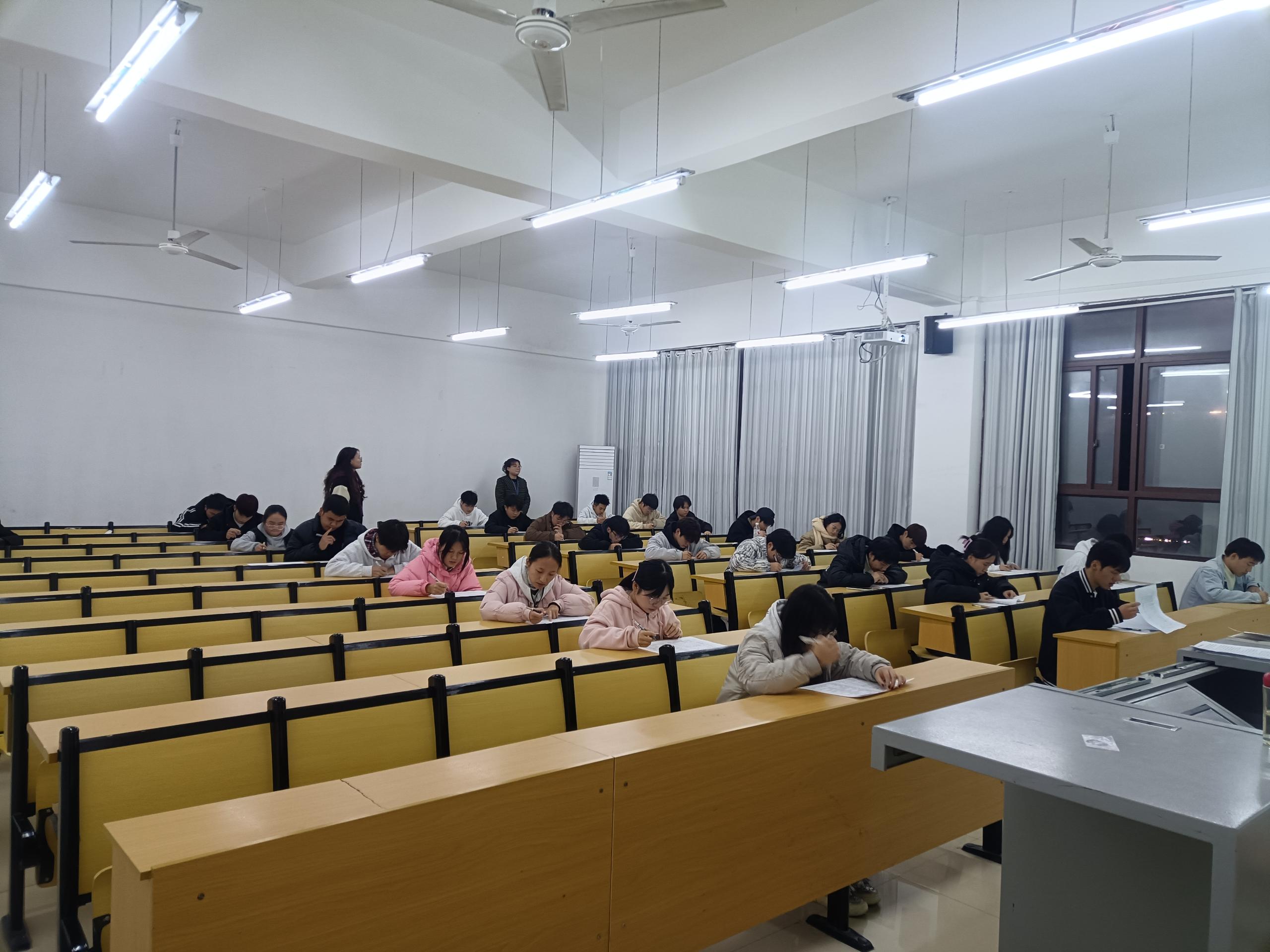 凝聚青春力量 考核激发担当 建筑工程学院党总支开展入党积极分子 理论知识测试(图4)