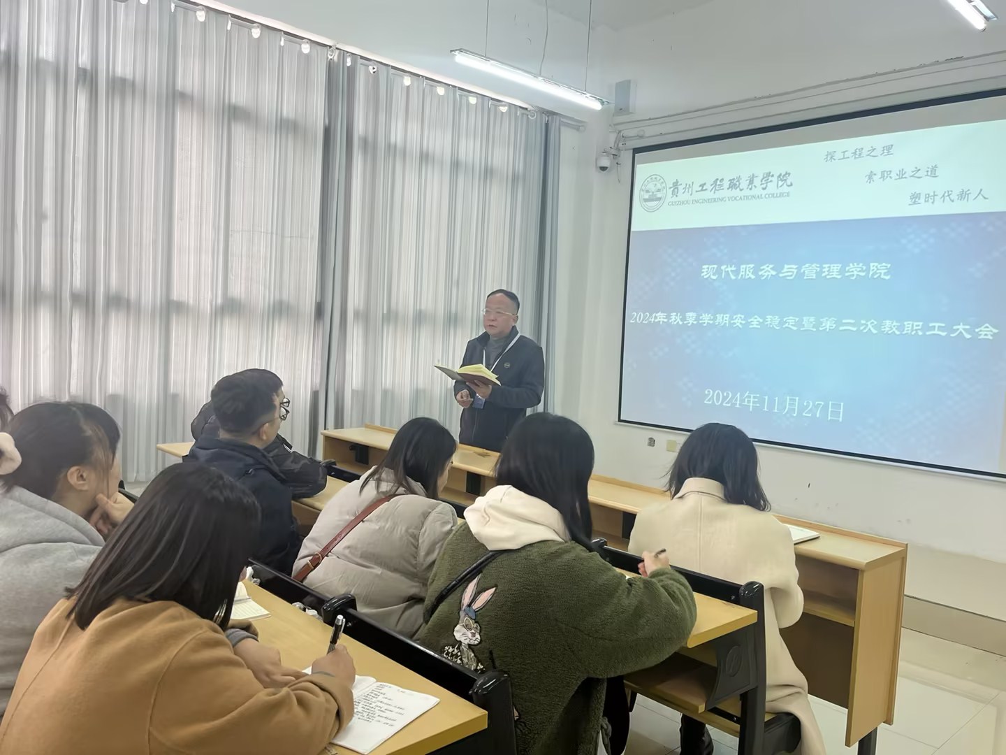 筑牢安全不松懈 抓牢思想不滑坡(图1) 筑牢安全不松懈 抓牢思想不滑坡(图1)