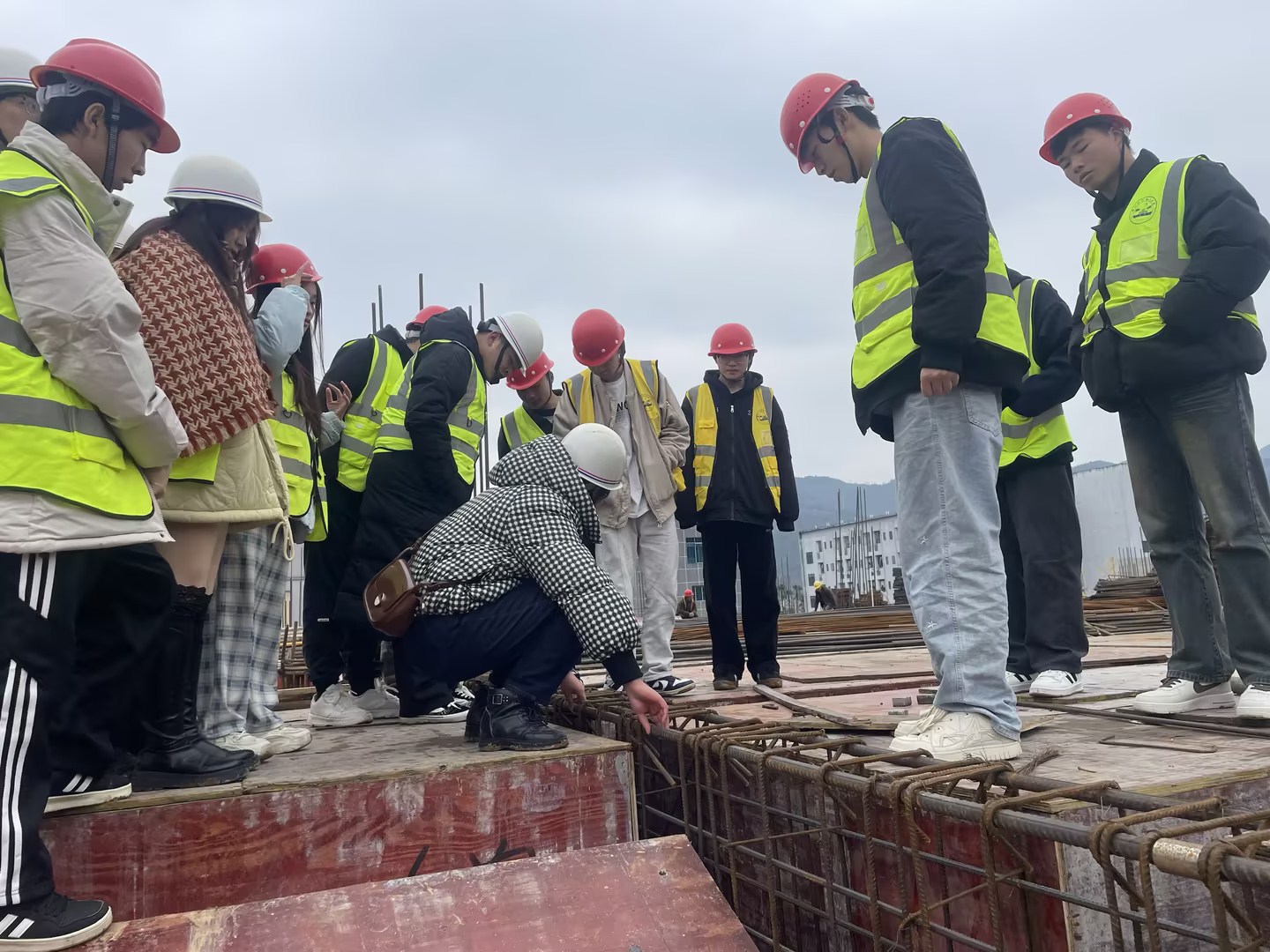 建筑工程学院 开展24级新生专业认识实习(图4) 建筑工程学院 开展24级新生专业认识实习(图4)