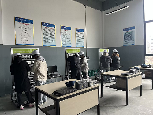 “收心课”燃斗志 五育赋能启新篇——智能制造学院开学第一课系列活动纪实(图1) “收心课”燃斗志 五育赋能启新篇——智能制造学院开学第一课系列活动纪实(图1)