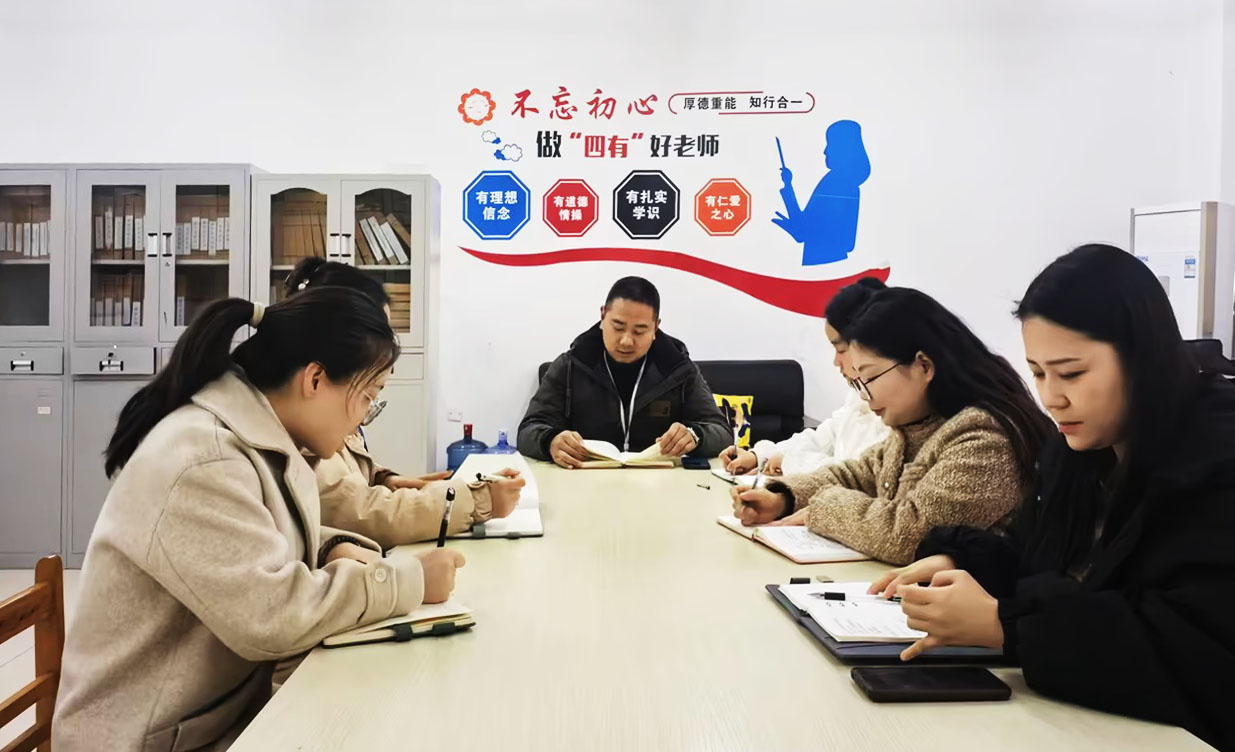 聚力德育新征程,筑牢安全防护网 建筑工程学院召开辅导员工作例会暨学生安全稳定工作专题会(图1) 聚力德育新征程,筑牢安全防护网 建筑工程学院召开辅导员工作例会暨学生安全稳定工作专题会(图1)