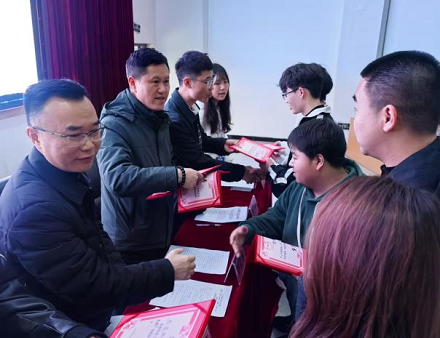 聚焦匠心逐梦·共谱技能新篇 人工智能与信息工程学院2025年技能活动月表彰大会圆满落幕(图4)