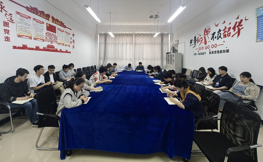 人工智能与信息工程学院召开 2025年第二次教职工工作例会(图1)