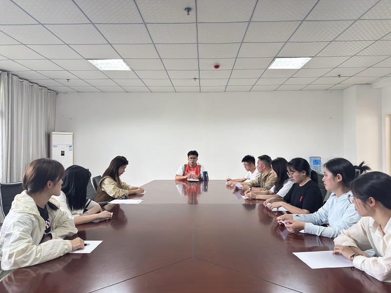 夯实理论根基•部署重点工作 ——马克思主义学院召开2025年春季学期第四次全体教师会议(图1) 夯实理论根基•部署重点工作 ——马克思主义学院召开2025年春季学期第四次全体教师会议(图1)