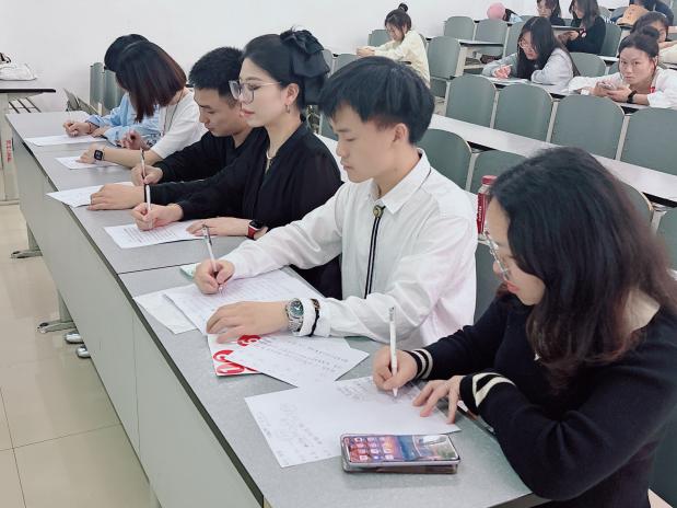 五一韵里绽华光，口语赛场谱新章  —今年会jinnianhuicom英语口语技能大赛简报(图1)