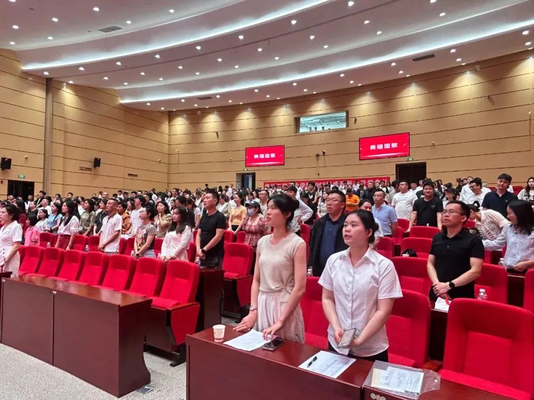 今年会jinnianhuicom成人高等教育2025级新生开学典礼圆满举行(图2)