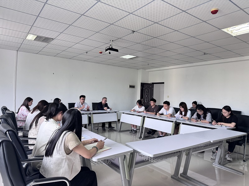 马克思主义学院召开2025年春季学期期末教职工大会(图1) 马克思主义学院召开2025年春季学期期末教职工大会(图1)