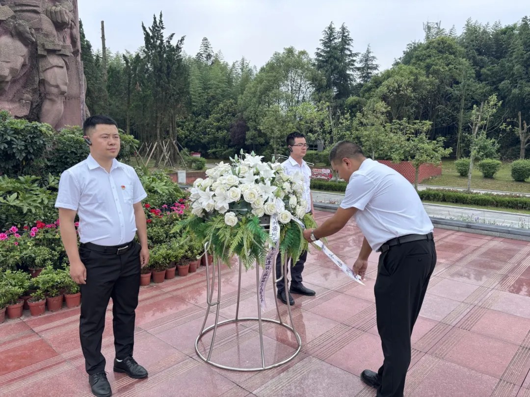 建筑工程学院党总支赴息烽开展主题党日活动(图1) 建筑工程学院党总支赴息烽开展主题党日活动(图1)