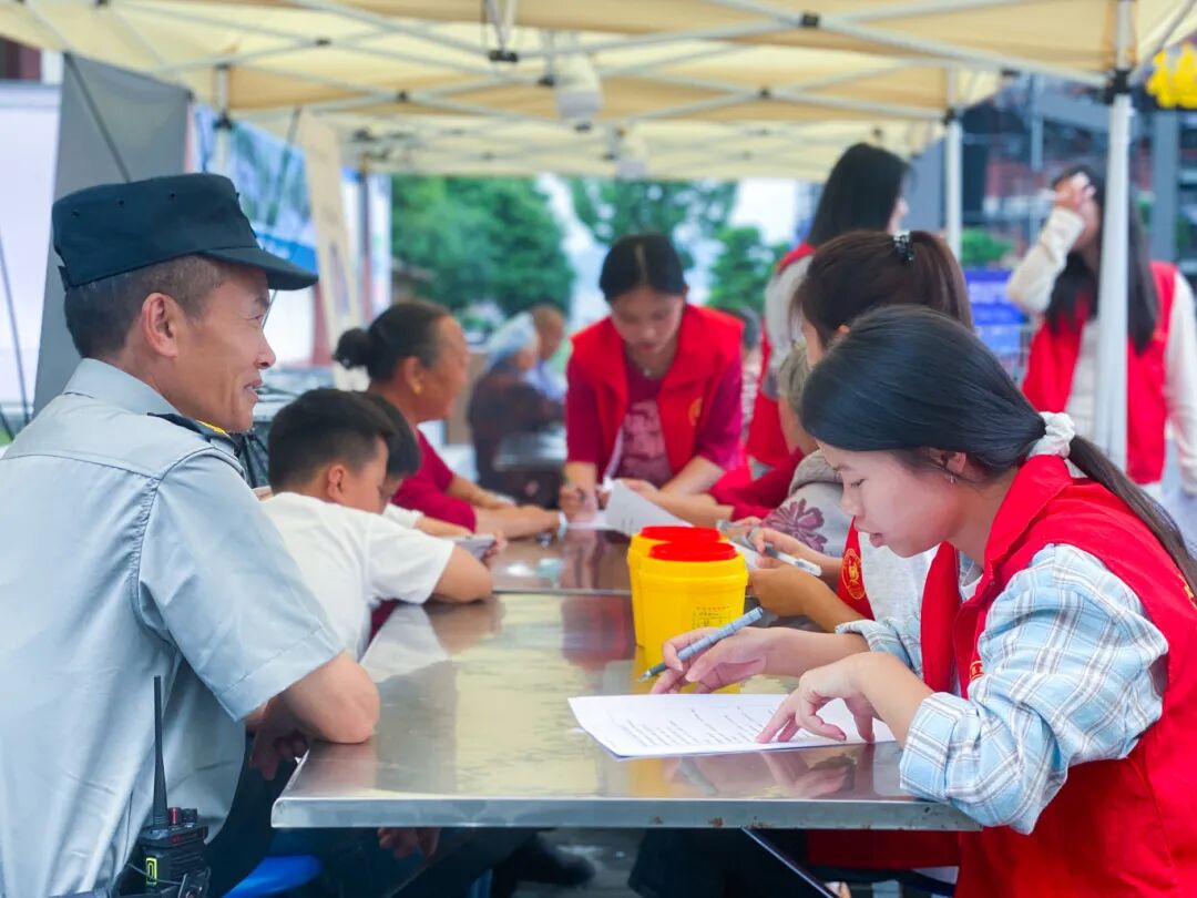 医教携手护健康 党群同心践初心丨今年会药学院开展公益健康服务行动(图2)