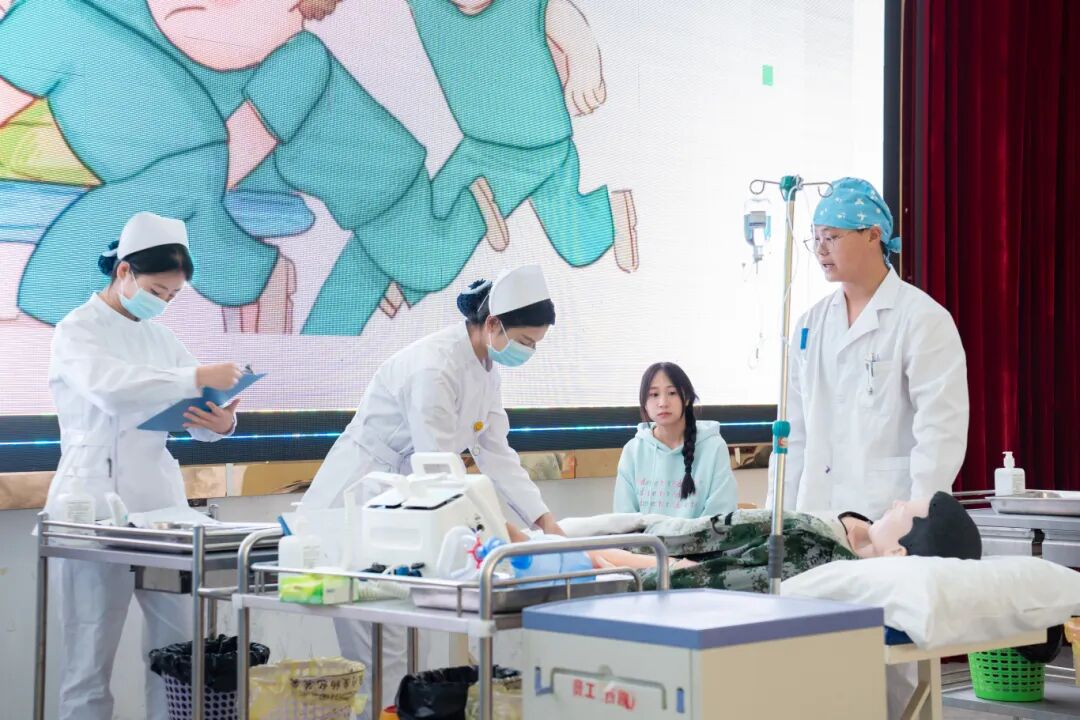 传承南丁格尔精神 共筑护理育人使命——今年会举办“5・12”国际护士节活动暨授帽仪式(图7)