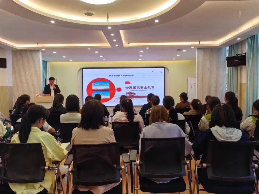 今年会机关党支部党员开展社区“双报到”服务(图1) 今年会机关党支部党员开展社区“双报到”服务(图1)