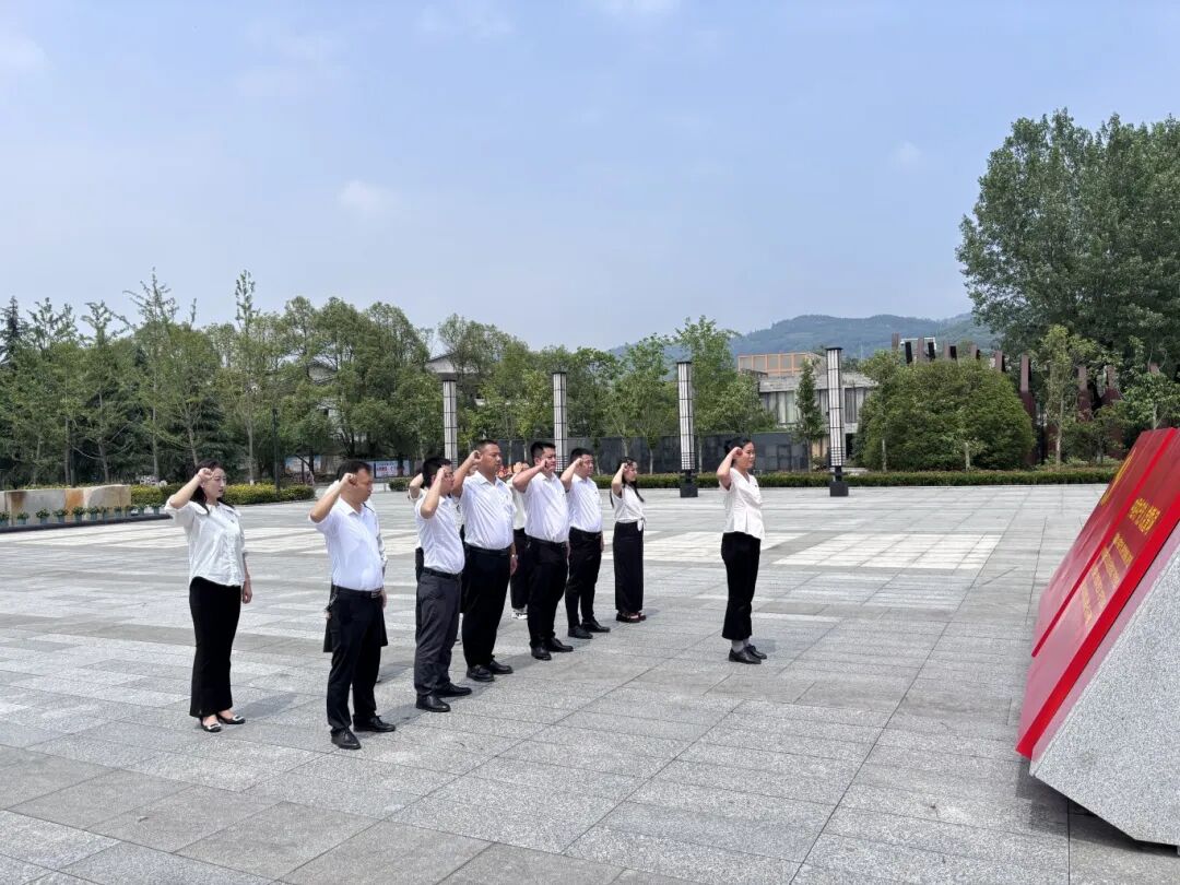 建筑工程学院党总支赴息烽开展主题党日活动(图2) 建筑工程学院党总支赴息烽开展主题党日活动(图2)