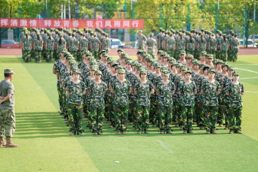 军训铸军魂 慰问暖人心丨校领导慰问25级军训新生(图2)