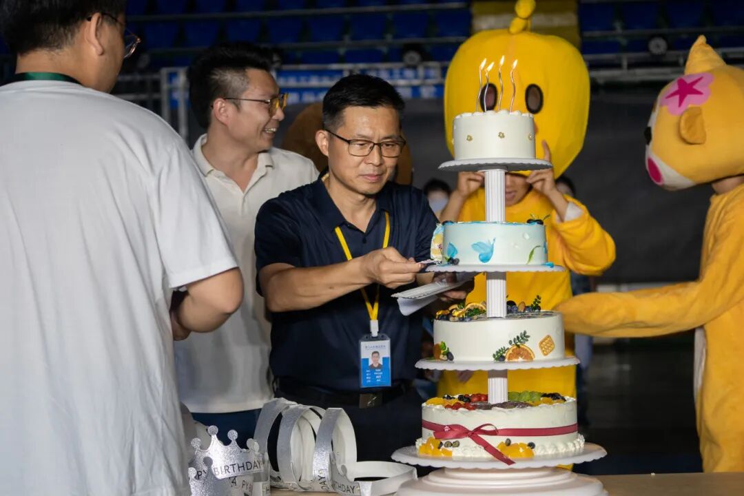 当军训集体生日会邂逅教师节，贵工这场双向奔赴太暖了(图4)