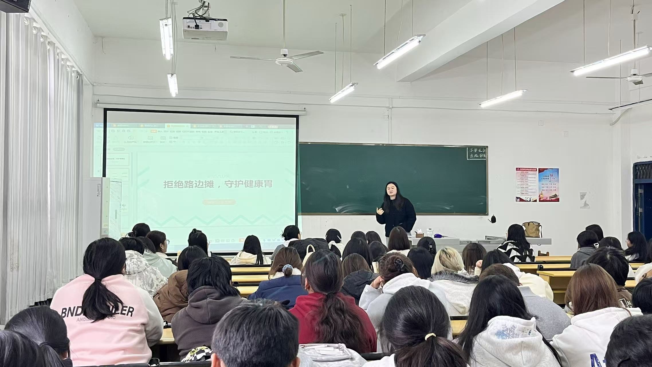 筑牢食安防线 守护师生健康 药学院开展校园食品卫生安全专项活动(图2) 筑牢食安防线 守护师生健康 药学院开展校园食品卫生安全专项活动(图2)
