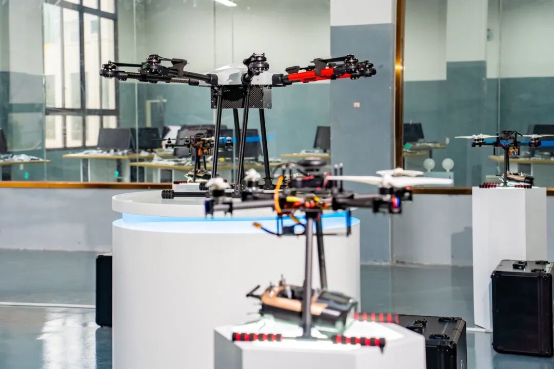 今年会无人机实训中心正式启用丨打造高水平产教融合新平台(图1) 今年会无人机实训中心正式启用丨打造高水平产教融合新平台(图1)