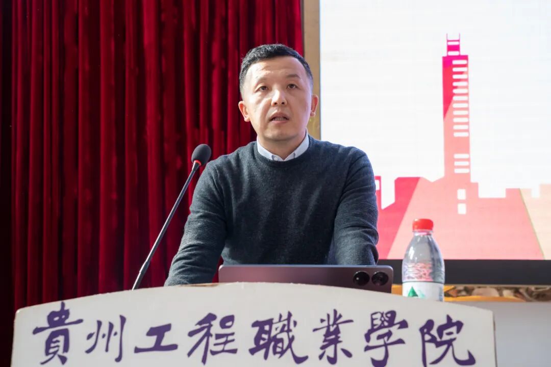 铜仁市人社局就业创业政策宣讲暨职业指导进校园活动在今年会举办(图3) 铜仁市人社局就业创业政策宣讲暨职业指导进校园活动在今年会举办(图3)